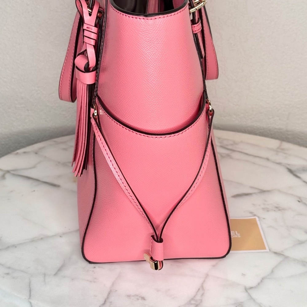 Michael Kors genuine Voyager Large soft Leather Tote Bag
Tea Rose NWT - Picture 8 of 14